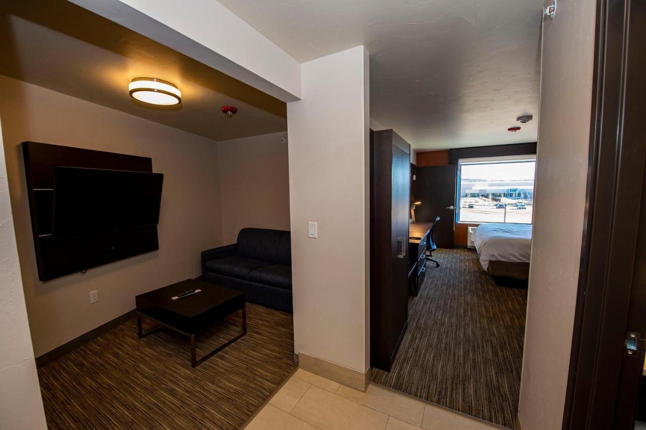 Holiday Inn Express & Suites - Colorado Springs Afa Northgate By Ihg Habitación foto